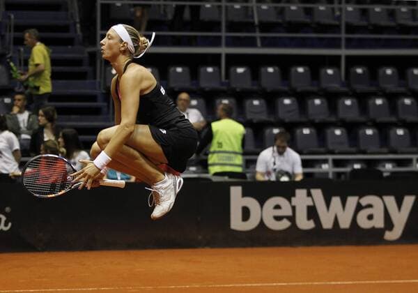 Belgian Yanina Wickmayer warms up before the women s tennis match between Belgian Yanina Wickmayer WTA Tennis Damen 42) and Serbian Aleksandra Krunic (WTA 120), game three of the World Group II Play-offs of the Fed Cup Europe Africa Group I, in Belgrade, Serbia, Sunday 17 April 2016. SRDJANxSTEVANOVIC  x04833619x