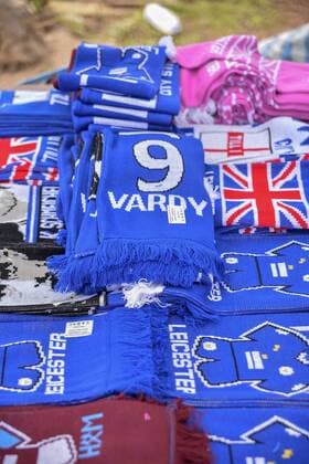 17.04.2016. King Power Stadium, Leicester, England. Barclays Premier League. Leicester City versus West Ham. Jamie Vardy scarves on sale before kick off. xAndyxThompsonx  ActionPlus11729055