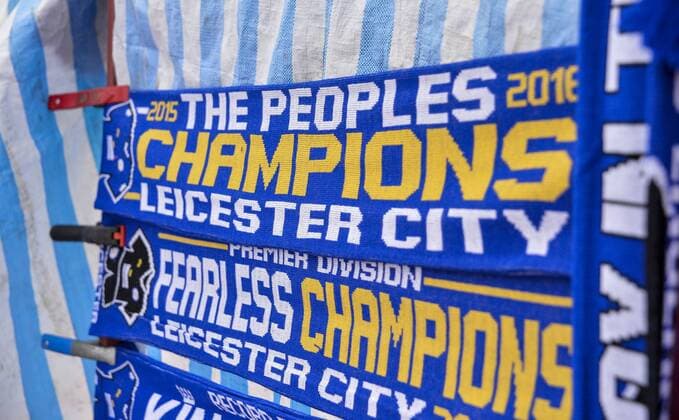 17.04.2016. King Power Stadium, Leicester, England. Barclays Premier League. Leicester City versus West Ham. Leicester City, The People s Champions scarfs on sale outside the ground. xAndyxThompsonx  ActionPlus11729056
