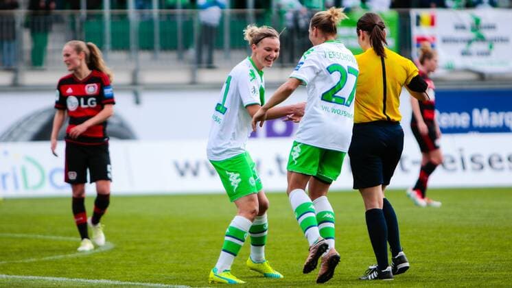 Fußball, Allianz Frauen Bundesliga, VfL Wolfsburg - Bayer 04 Leverkusen; Alexandra Popp (Alex Popp, Wolfsburg, 11) und Isabel Kerschowski (Wolfsburg, 27) Jubel, Torjubel, Freude, Emotion, Torerfolg, Aktion, action, goal, goal celebration, celebrates. xtgx
