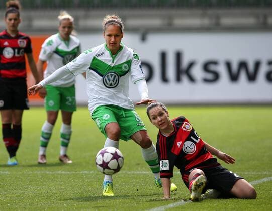 v.l. Babett Peter (Wolfsburg), Francesca Weber (Leverkusen)
