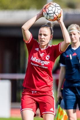 Cecilie Sandvej (SC Sand, 3) in Nahaufnahme, Großaufnahme, Portrait, Porträt beim Einwurf, throw-in, Fussball, Allianz Frauen-Bundesliga, SV Werder Bremen - SC Sand, xdgx