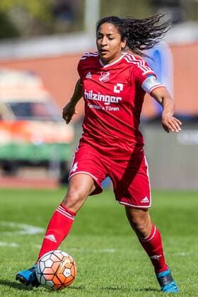 Chioma Igwe (SC Sand, 4) Freisteller, Einzelbild, Aktion, Action, Fussball, Allianz Frauen-Bundesliga, SV Werder Bremen - SC Sand, xdgx