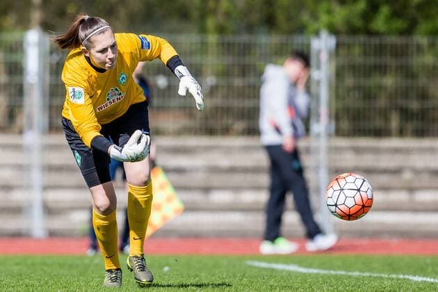 Torhüterin, Torwart Jennifer Martens (SV Werder Bremen, 22) Freisteller, Einzelbild, Aktion, Action, Fussball, Allianz Frauen-Bundesliga, SV Werder Bremen - SC Sand, xdgx