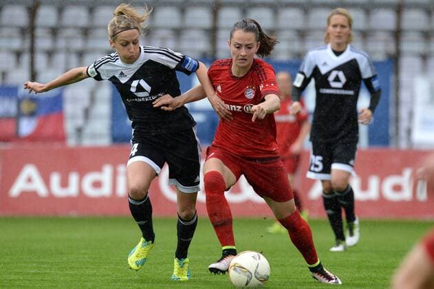 v.li.: Kathrin Julia Hendrich (Frankfurt, 4) Sara Ilonka Däbritz (Sara Daebritz, FC Bayern München, FCB, 33) im Zweikampf, Duell, duel, tackle, Dynamik, Action, Aktion, Fussball, Allianz Frauen-Bundesliga, FC Bayern München - 1. FFC Frankfurt, xslx