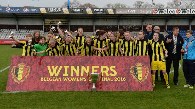 Lierse s players pictured celebrating after winning the Cup after a soccer game between Lierse SK and RSC Anderlecht, the women s cup final in Westerlo, Sunday 17 April 2016. DAVIDxCATRY  x04833810x