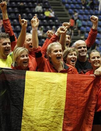 Belgian Kirsten Flipkens (R) celebrates after winning the women s tennis match between Belgian Kirsten Flipkens WTA Tennis Damen 60) and Serbian Jovana Jaksic (WTA 185), game four of the World Group II Play-offs of the Fed Cup Europe Africa Group I, in Belgrade, Serbia, Sunday 17 April 2016. SRDJANxSTEVANOVIC  x04834028x