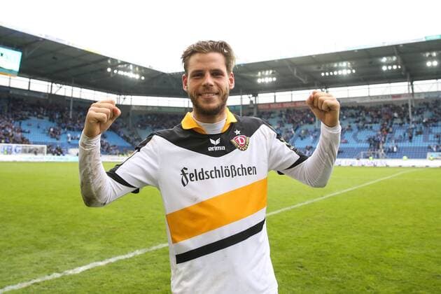 Jubel - Justin Eilers (SG Dynamo Dresden) - 3. Liga Saison 2015-2016 Punktspiel 1. FC Magdeburg vs. SG Dynamo Dresden in der MDCC Arena in Magdeburg - Einzelbild,Aktion,Deutschland, Fussball, Mann, Maenner,16.04.2016