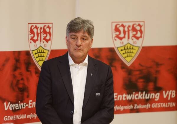Ludwigsburg , Fußball VfB Stuttgart Vereinsentwicklung Regionale Versammlung in der Musikhalle Ludwigsburg , Präsident Bernd Wahler