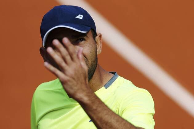 Dominican Victor Estrella Burgos reacts after an action against Kazakh Mikhail Kukushkin during their 64th Barcelona Open Banc Sabadell Conde de Godo tournament s first round match in Barcelona, northeastern Spain, 18 April 2016. The tournament runs in Barcelona from April 18th to 24th 2016. Mikhail Kukushkin vs. Victor Estrella Bugos !ACHTUNG: NUR REDAKTIONELLE NUTZUNG!  20160418-635965856731375295