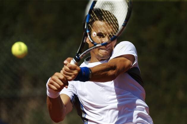 Russian tennis player Eugeny Donskoy hits the ball against Argentinian Facundo Bagnis during their 64th Barcelona Open Banc Sabadell Conde de Godo tournament s first round match in Barcelona, northeastern Spain, 18 April 2016. The tournament runs in Barcelona from April 18th to 24th 2016. Eugeny Donskoy vs. Facundo Bagnis !ACHTUNG: NUR REDAKTIONELLE NUTZUNG!  20160418-635965864775717295