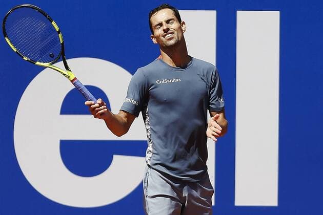 Colombian tennis player Santiago Giraldo reacts after an action against Czech Radek Stepanek during their 64th Barcelona Open Banc Sabadell Conde de Godo tournament s first round match in Barcelona, northeastern Spain, 18 April 2016. The tournament runs in Barcelona from April 18th to 24th 2016. Santiago Giraldo vs. Radek Stepanek !ACHTUNG: NUR REDAKTIONELLE NUTZUNG!  20160418-635965892922164558