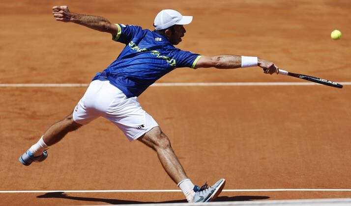 Czech tennis player Radek Stepanek hits the ball against Colombian Santiago Giraldo during their 64th Barcelona Open Banc Sabadell Conde de Godo tournament s first round match in Barcelona, northeastern Spain, 18 April 2016. The tournament runs in Barcelona from April 18th to 24th 2016. Santiago Giraldo vs. Radek Stepanek !ACHTUNG: NUR REDAKTIONELLE NUTZUNG!  20160418-635965894240364558