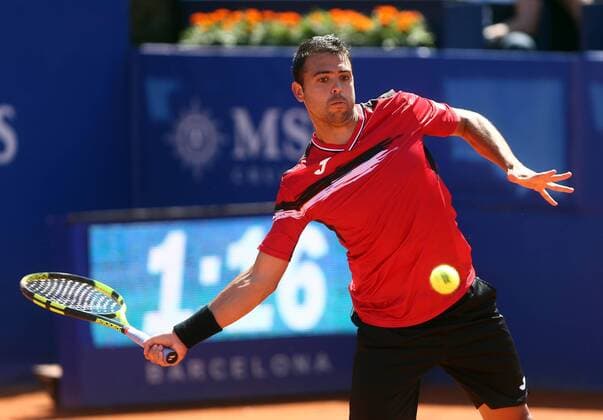 Spanish tennis player Inigo Cervantes serves to Croatian Franco Skugor during their 64th Barcelona Open Banc Sabadell Conde de Godo tournament s first round match in Barcelona, northeastern Spain, 18 April 2016. The tournament runs in Barcelona from April 18th to 24th 2016. Inigo Cervantes vs. Franco Skugor !ACHTUNG: NUR REDAKTIONELLE NUTZUNG!  20160418-635965939581769547