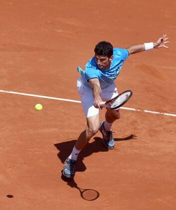 Croatian Franco Skugor returns the ball to Spanish Inigo Cervantes during their 64th Barcelona Open Banc Sabadell Conde de Godo tournament s first round match in Barcelona, northeastern Spain, 18 April 2016. The tournament runs in Barcelona from April 18th to 24th 2016. Inigo Cervantes vs. Franco Skugor !ACHTUNG: NUR REDAKTIONELLE NUTZUNG!  20160418-635965940905429547
