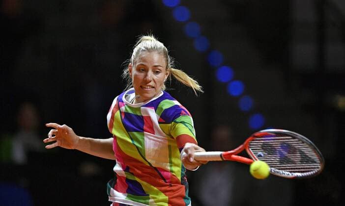 Angelique KERBER (GER) lacht hat Spaß beim Showmatch Berenberg Classics Showmatch Doppel Tennis Damen 18.04.2016 Porsche Tennis Grand Prix GP Stuttgart 2016 Porsche-Arena 16.04.-24.04.2016 Porsche Tennis Grand Prix Stuttgart 2016