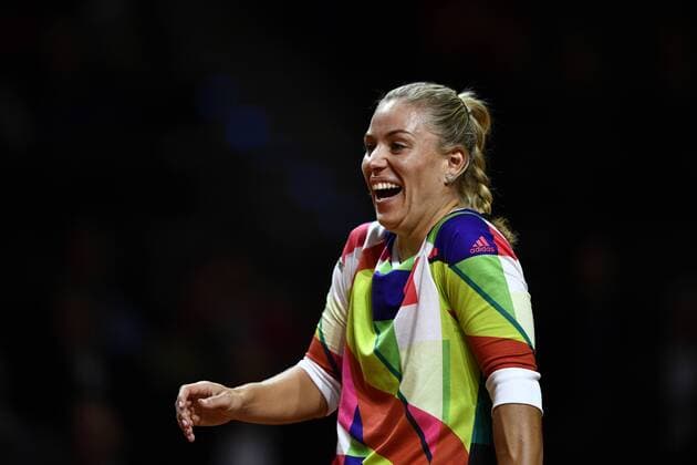 Bilder des Tages - SPORT Angelique KERBER (GER) lacht hat Spaß beim Showmatch Berenberg Classics Showmatch Doppel Tennis Damen 18.04.2016 Porsche Tennis Grand Prix GP Stuttgart 2016 Porsche-Arena 16.04.-24.04.2016 Porsche Tennis Grand Prix Stuttgart 2016