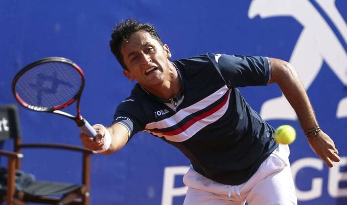 Spanish Nicolas Almagro in action against Russian Teymura Gabashvili during their 64th Barcelona Open Banc Sabadell Conde de Godo tournament s first round match in Barcelona, northeastern Spain, 18 April 2016. The tournament runs in Barcelona from April 18th to 24th 2016. Nicolas Almagro vs Teymura Gabashvili !ACHTUNG: NUR REDAKTIONELLE NUTZUNG!  20160418-635966006109398916