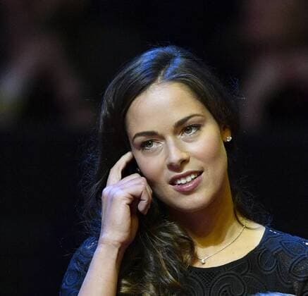 Ana Ivanovic (SRB) bei der Vorstellung der Spielerinnen Tennis Damen 18.04.2016 Porsche Tennis Grand Prix GP Stuttgart 2016 Porsche-Arena 16.04.-24.04.2016 Porsche Tennis Grand Prix Stuttgart 2016