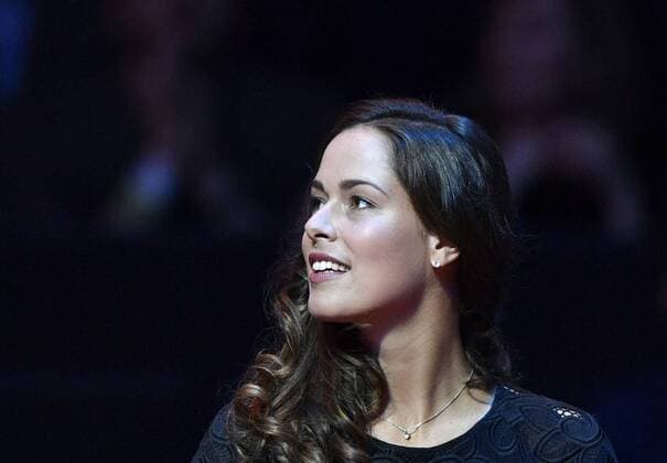Ana Ivanovic (SRB) bei der Vorstellung der Spielerinnen Tennis Damen 18.04.2016 Porsche Tennis Grand Prix GP Stuttgart 2016 Porsche-Arena 16.04.-24.04.2016 Porsche Tennis Grand Prix Stuttgart 2016