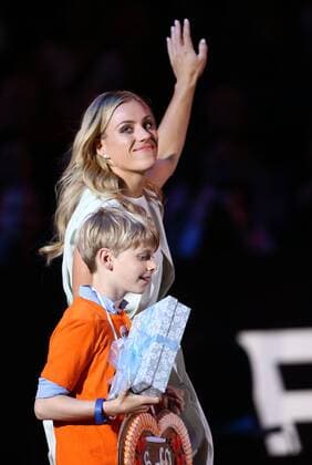 Stuttgart Porsche Tennis Grand Prix 2016, Angelique Kerber (GER) bei der Spielerinnenvorstellung Die Einverständniserklärung der Eltern liegt nicht schriftlich vor.