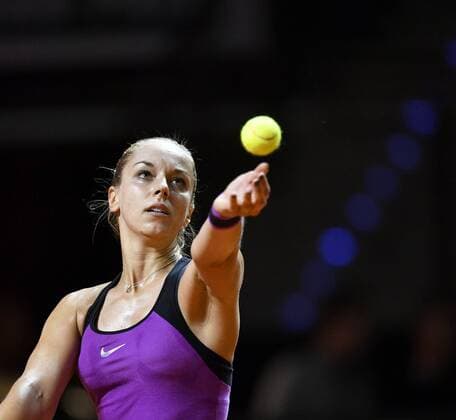 Sabine LISICKI (GER) Aktion Aufschlag Tennis Damen 18.04.2016 Porsche Tennis Grand Prix GP Stuttgart 2016 Porsche-Arena 16.04.-24.04.2016 Porsche Tennis Grand Prix Stuttgart 2016