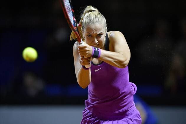Sabine LISICKI (GER) Aktion Tennis Damen 18.04.2016 Porsche Tennis Grand Prix GP Stuttgart 2016 Porsche-Arena 16.04.-24.04.2016 Porsche Tennis Grand Prix Stuttgart 2016