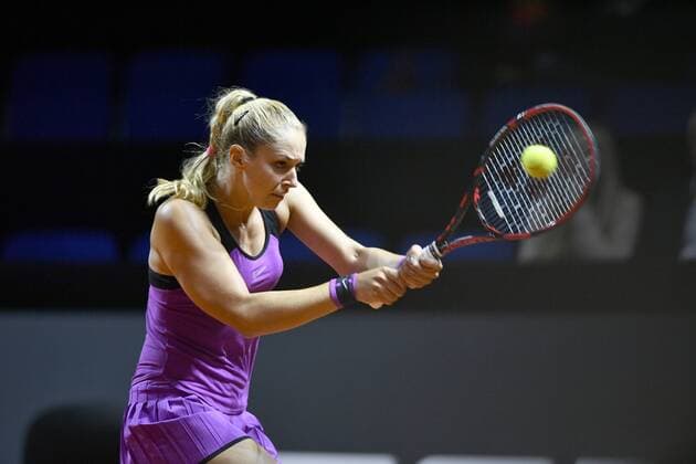 Sabine LISICKI (GER) Aktion Tennis Damen 18.04.2016 Porsche Tennis Grand Prix GP Stuttgart 2016 Porsche-Arena 16.04.-24.04.2016 Porsche Tennis Grand Prix Stuttgart 2016