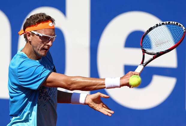 Ubek tennis player Denis Istomin hits the ball against Spanish Pablo Carreno during their 64th Barcelona Open Banc Sabadell Conde de Godo tournament s first round match in Barcelona, northeastern Spain, 19 April 2016. The tournament runs in Barcelona from April 18th to 24th 2016. Pablo Carreno vs. Denis Istomin !ACHTUNG: NUR REDAKTIONELLE NUTZUNG!  20160419-635966718914004722