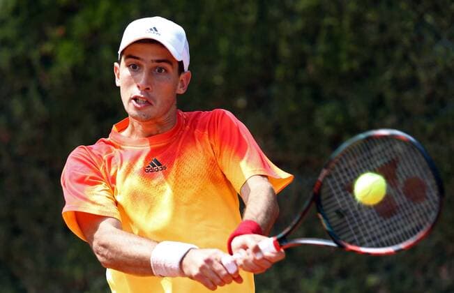 Argentinian tennis player Pedro Cachin returns the ball to Croatian Ivan Dodig during their first round match at Barcelona Open Banc Sabadell Conde de Godo tournament in Barcelona, northeastern Spain, 19 April 2016. The tournament runs in Barcelona from 18 until 24 April 2016. PEDRO CACHIN VS IVAN DODIG !ACHTUNG: NUR REDAKTIONELLE NUTZUNG!  20160419-635966797009279932