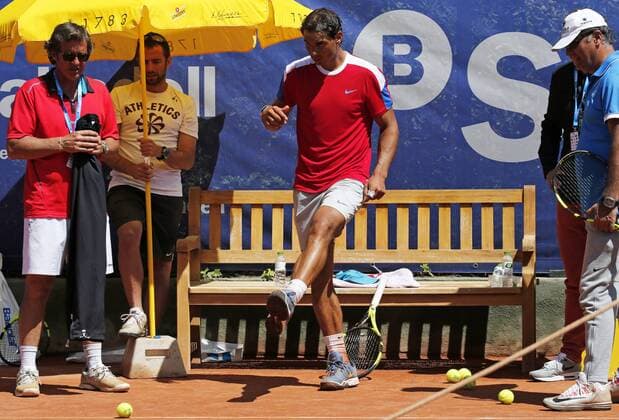 BARCELONA -april 19- SPAIN: Rafa Nadal plays football with a tennis ball during the training in the Open Banc Sabadell, 64 Trophy Conde de Godo, played on the RCT Barcelona1899, on april 19, 2016. Photo: Joan Valls Urbanandsport Cordon Press  xJoanxValls Urbanandsportx xBARCELONA-OPEN-BANC-SABADELL-TENNISx