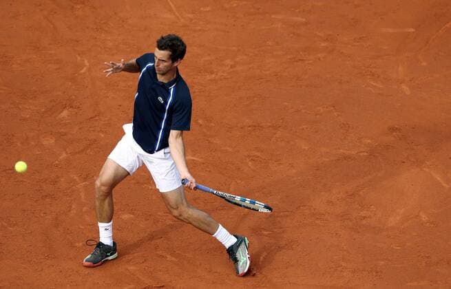 Spanish tennis player Albert Ramos-Vinolas returns the ball during a Barcelona Open Banc Sabadell-Trofeo Godo match before compatriot Jaume Munar held in Barcelona, Catalonia, Spain, 19 April 2016, where Ramos-Vinolas won two sets 6-3 and 6-2. ALBERT RAMOS-VINOLAS VS JAUME MUNAR !ACHTUNG: NUR REDAKTIONELLE NUTZUNG!  BCN005 20160419-635966929967754738