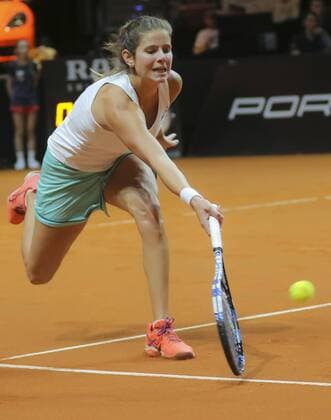 Julia GOERGES, GER in Aktion Halbfigur, Freisteller , Aktion, Einzelbild, Portrait, Porträt, Turnier WTA Tennis Damen Damen Tennis Grand Prix Porsche in Stuttgart , 20.04.2016
