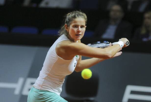Julia GOERGES, GER in Aktion Halbfigur, Freisteller , Aktion, Einzelbild, Portrait, Porträt, Turnier WTA Tennis Damen Damen Tennis Grand Prix Porsche in Stuttgart , 20.04.2016