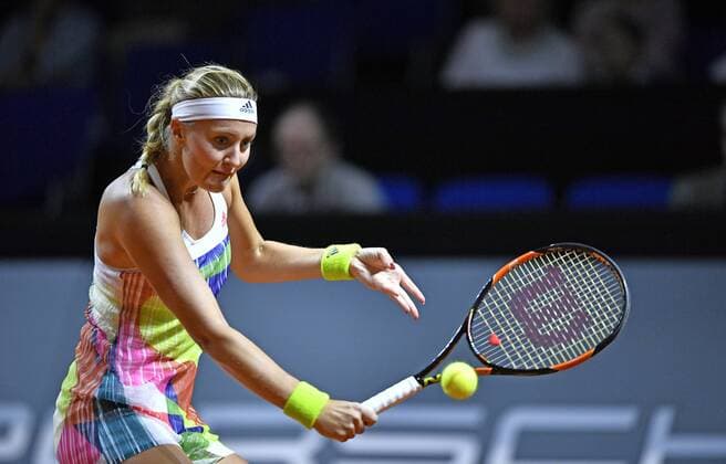 Kristina Mladenovic (FRA) Aktion Tennis Damen 20.04.2016 Porsche Tennis Grand Prix GP Stuttgart 2016 Porsche-Arena 16.04.-24.04.2016 Porsche Tennis Grand Prix Stuttgart 2016