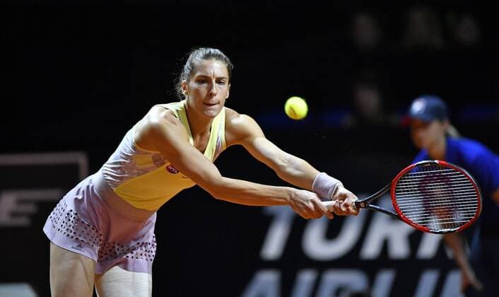 Andrea PETKOVIC (GER) Aktion Tennis Damen 20.04.2016 Porsche Tennis Grand Prix GP Stuttgart 2016 Porsche-Arena 16.04.-24.04.2016 Porsche Tennis Grand Prix Stuttgart 2016