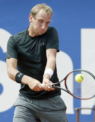 Dutch tennis player Thiemo de Bakker returns the ball to Japanese Kei Nishikori during their Barcelona Open Banc Sabadell Conde de Godo Trophy second round match in Barcelona, northeastern Spain, 20 April 2016. The tournament runs in Barcelona from 18 until 24 April 2016. KEI NISHIKORI VS THIEMO DE BAKKER !ACHTUNG: NUR REDAKTIONELLE NUTZUNG!  20160420-635967699575953386