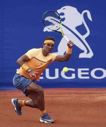 Spanish tennis player Rafael Nadal returns the ball to countryman Marcel Granollers during their Barcelona Open Banc Sabadell Conde de Godo Trophy second round match in Barcelona, northeastern Spain, 20 April 2016. The tournament runs in Barcelona from 18 until 24 April 2016. RAFAEL NADAL VS MARCEL GRANOLLERS !ACHTUNG: NUR REDAKTIONELLE NUTZUNG!  20160420-635967720260511156