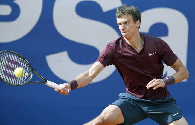 Russian tennis player Andrey Kuznetsov returns the ball to Spanish Inigo Cervantes during their Barcelona Open Banc Sabadell Conde de Godo Trophy second round match in Barcelona, northeastern Spain, 20 April 2016. The tournament runs in Barcelona from 18 until 24 April 2016. ANDREY KUZNETSOV VS INIGO CERVANTES !ACHTUNG: NUR REDAKTIONELLE NUTZUNG!  20160420-635967722913251042