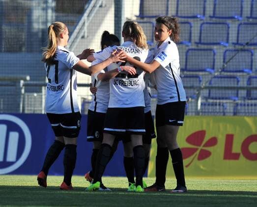 20.04.2016, xmhx, Fussball 1.Bundesliga Damen, 1.FFC Frankfurt - SC Freiburg, emspor, v.l. Jubel nach dem 0:1