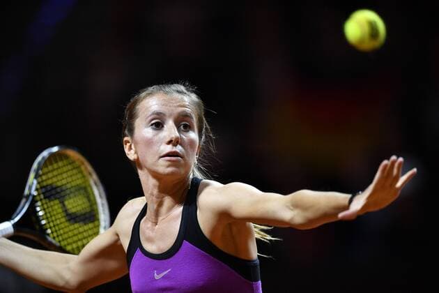 Annika Beck (GER) Aktion Tennis Damen 20.04.2016 Porsche Tennis Grand Prix GP Stuttgart 2016 Porsche-Arena 16.04.-24.04.2016 Porsche Tennis Grand Prix Stuttgart 2016
