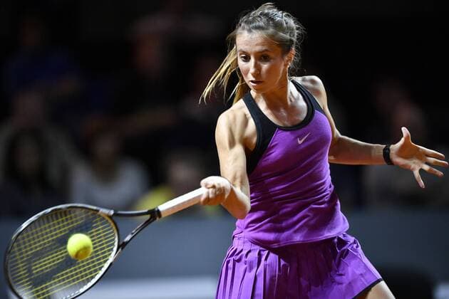 Annika Beck (GER) Aktion Tennis Damen 20.04.2016 Porsche Tennis Grand Prix GP Stuttgart 2016 Porsche-Arena 16.04.-24.04.2016 Porsche Tennis Grand Prix Stuttgart 2016
