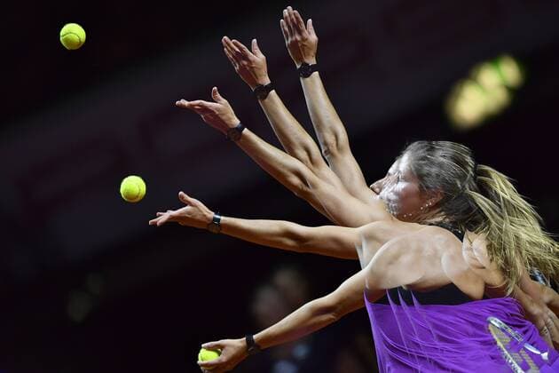 Annika Beck (GER) Aktion Aufschlag Feature Multishot Mehrfachbelichtung Tennis Damen 20.04.2016 Porsche Tennis Grand Prix GP Stuttgart 2016 Porsche-Arena 16.04.-24.04.2016 Porsche Tennis Grand Prix Stuttgart 2016