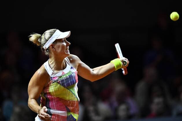 Angelique KERBER (GER) Aktion Tennis Damen 20.04.2016 Porsche Tennis Grand Prix GP Stuttgart 2016 Porsche-Arena 16.04.-24.04.2016 Porsche Tennis Grand Prix Stuttgart 2016