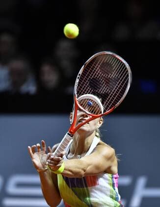 Angelique KERBER (GER) Aktion Tennis Damen 20.04.2016 Porsche Tennis Grand Prix GP Stuttgart 2016 Porsche-Arena 16.04.-24.04.2016 Porsche Tennis Grand Prix Stuttgart 2016