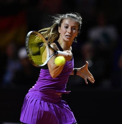 Annika Beck (GER) Aktion Tennis Damen 20.04.2016 Porsche Tennis Grand Prix GP Stuttgart 2016 Porsche-Arena 16.04.-24.04.2016 Porsche Tennis Grand Prix Stuttgart 2016