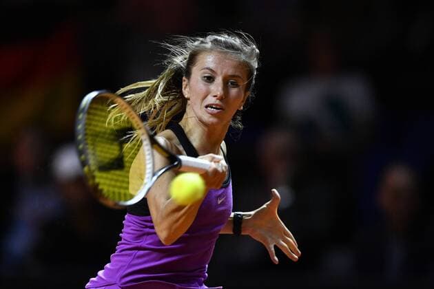 Annika Beck (GER) Aktion Tennis Damen 20.04.2016 Porsche Tennis Grand Prix GP Stuttgart 2016 Porsche-Arena 16.04.-24.04.2016 Porsche Tennis Grand Prix Stuttgart 2016