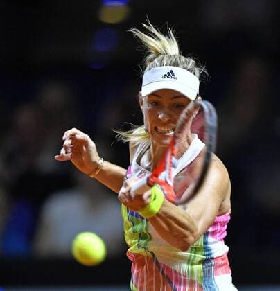 Angelique KERBER (GER) Aktion Tennis Damen 20.04.2016 Porsche Tennis Grand Prix GP Stuttgart 2016 Porsche-Arena 16.04.-24.04.2016 Porsche Tennis Grand Prix Stuttgart 2016