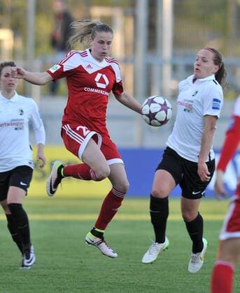 20.04.2016, xmhx, Fussball 1.Bundesliga Damen, 1.FFC Frankfurt - SC Freiburg, emspor, v.l. Sophie Schmidt (1. FFC Frankfurt)