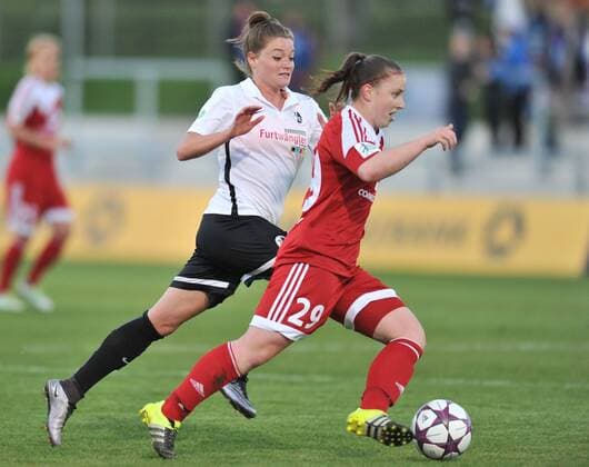 20.04.2016, xmhx, Fussball 1.Bundesliga Damen, 1.FFC Frankfurt - SC Freiburg, emspor, v.l. Nadine Anstatt (1. FFC Frankfurt)